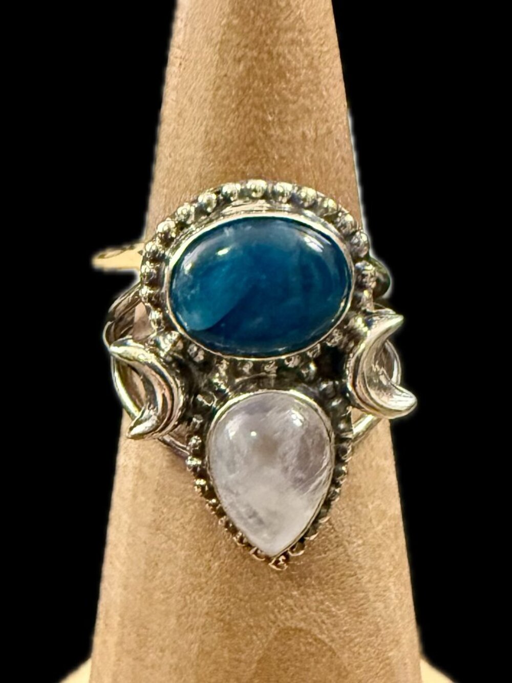 925 Boho-Magic ring features a blue gemstone and moonstone